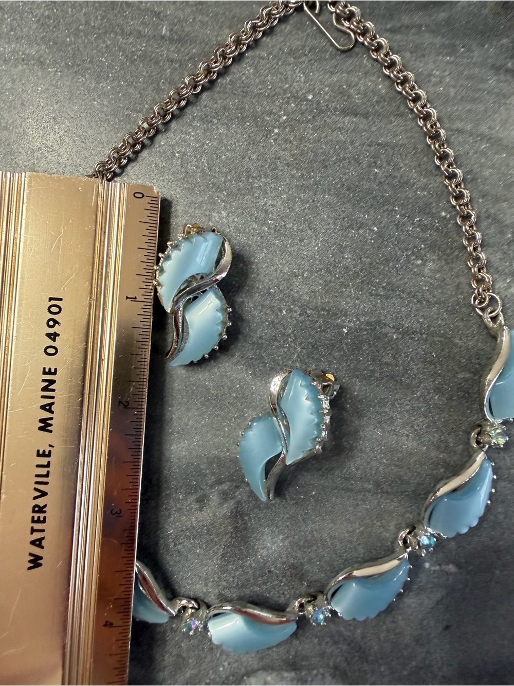 Vintage Baby Blue Thermoset Moonglow Lucite Necklace Clip on Earrings Set - Picture 6 of 10